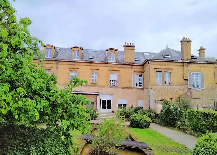 Lägenhet Studio Cosy A Sedan Avec Jardin Cloture De 22 M² Sedan