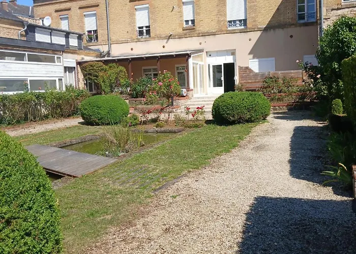 Studio Cosy A Sedan Avec Jardin Cloture De 22 M² *