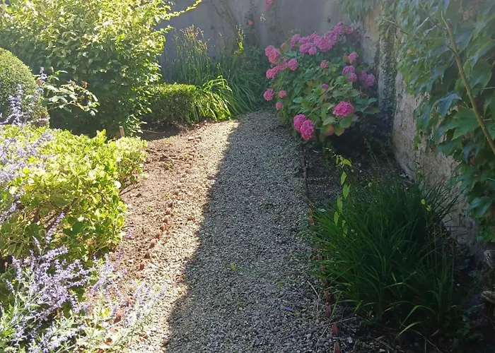 Cosy à Avec Jardin Clôturé De 22 M² Apartamento Sedán